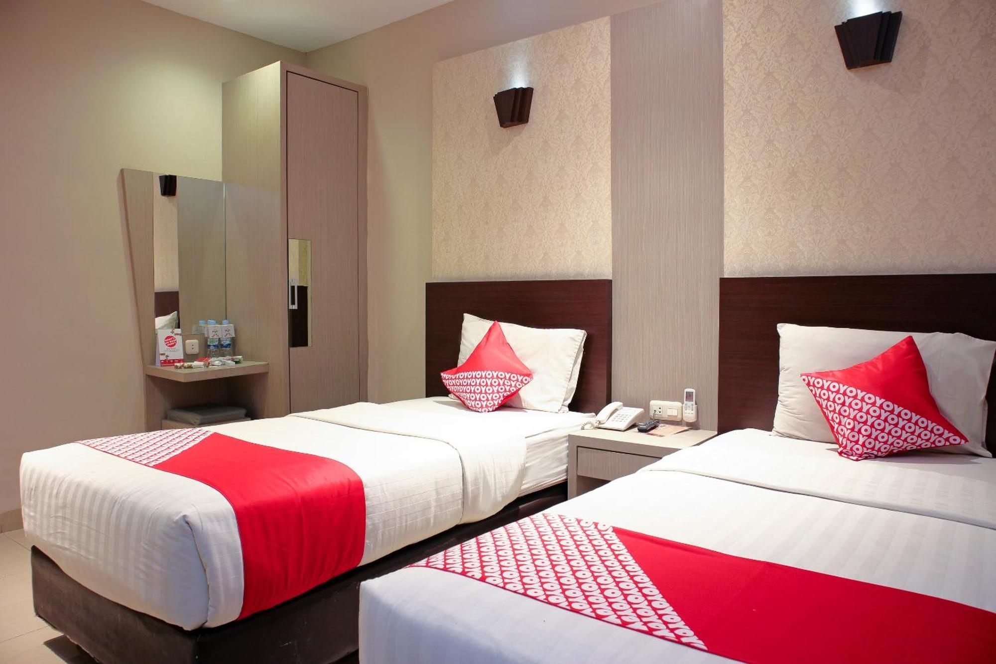 Oyo 1009 Hotel Bumi Malaya Medan Kültér fotó
