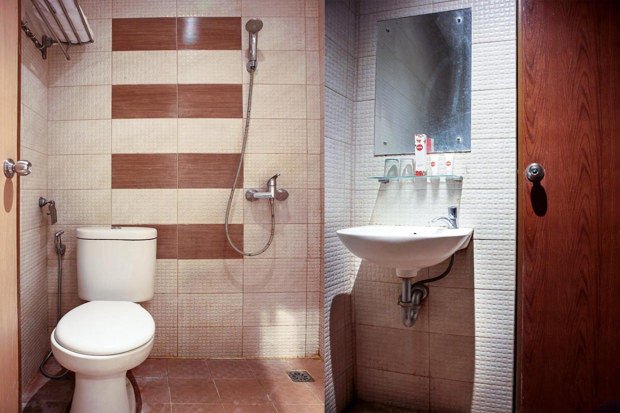 Oyo 1009 Hotel Bumi Malaya Medan Kültér fotó