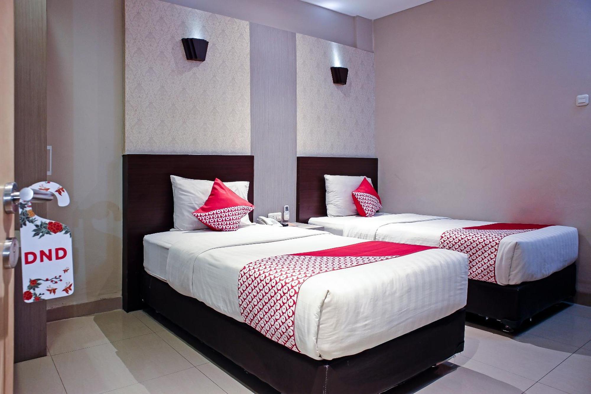 Oyo 1009 Hotel Bumi Malaya Medan Kültér fotó