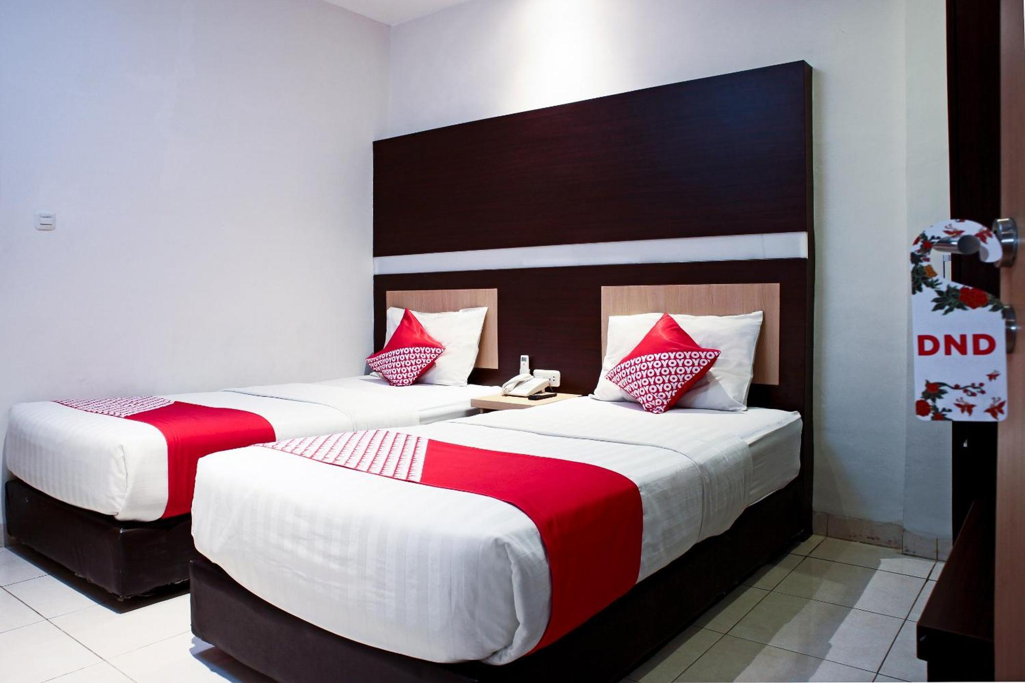 Oyo 1009 Hotel Bumi Malaya Medan Kültér fotó